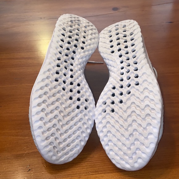 Nike Renew Rival Premium size 8 light gray/ floral  lightweight knit material - Picture 6 of 10